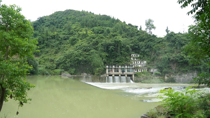 對沿河、山體易滑坡路段等進行特殊巡視02（陳敏攝）.JPG
