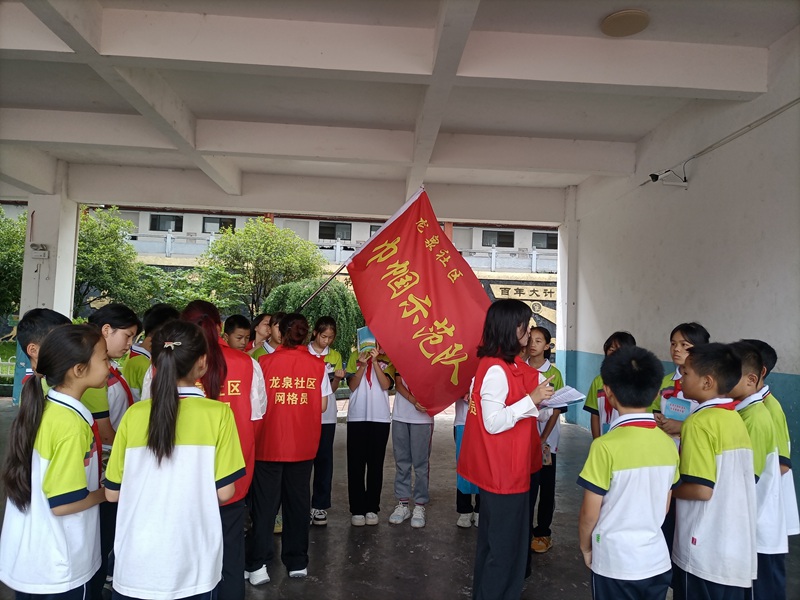 巾帼示范队到学校开展暑期防溺水宣传。