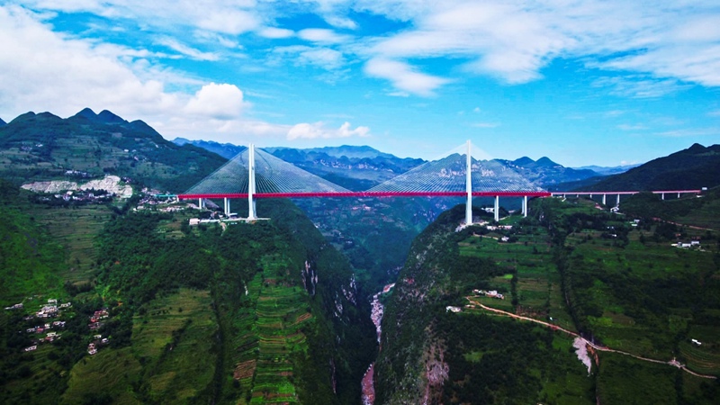 乌蒙山国家地质公园——世界第一高桥北盘江大桥。