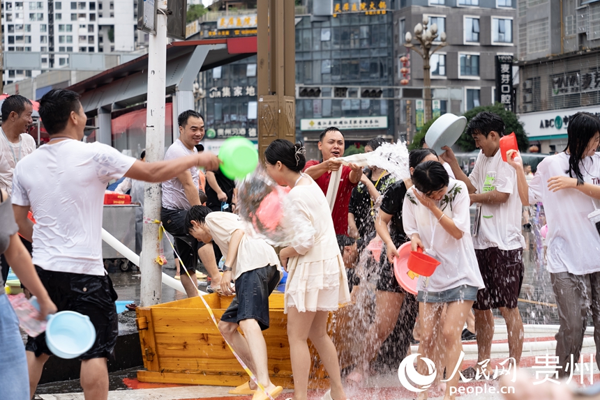 2025德江“水龙节”活动现场。人民网记者 涂敏摄