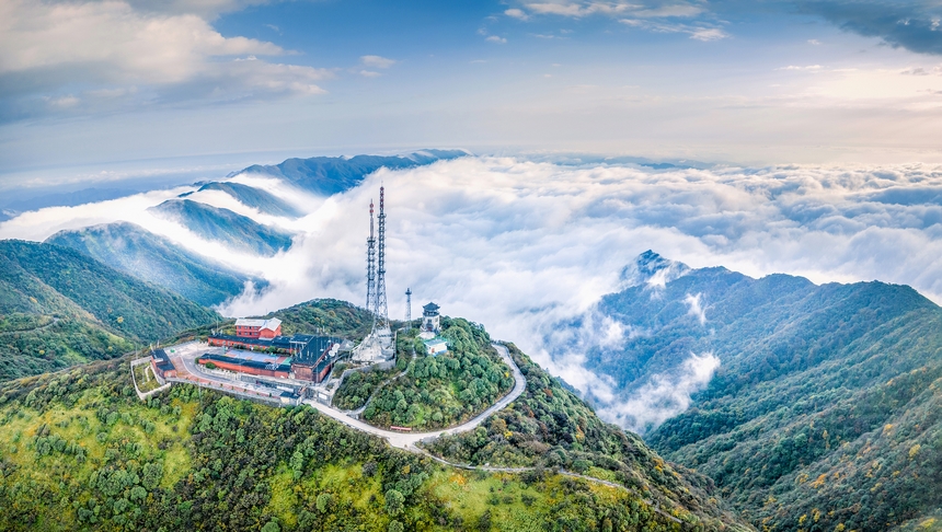 巍巍雷公山。杨通富摄