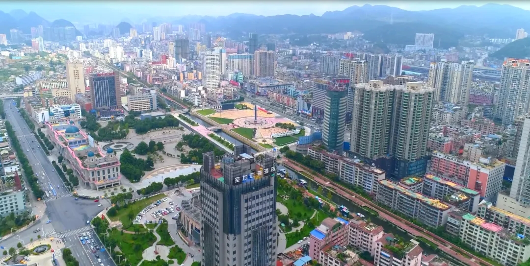 “六马”十年：一场赛事与一座城市的共生蜕变。钟山融媒供图)