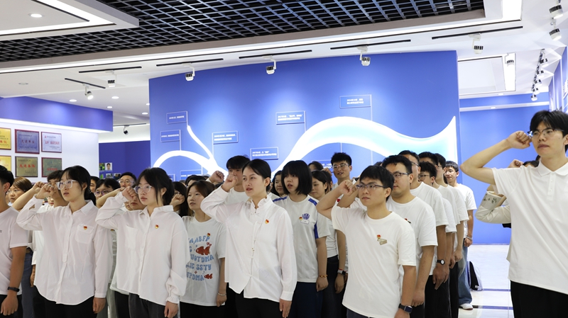 2025年毕业生党员主题党日活动。