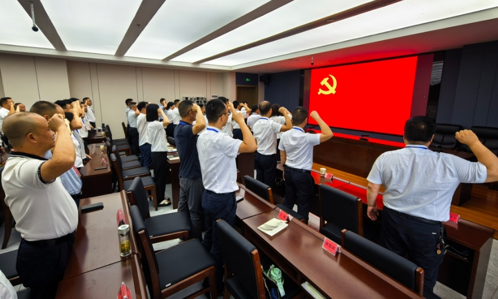 學員重溫入黨誓詞.jpg