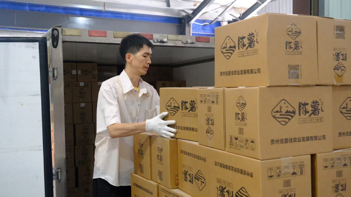 贵州铜仁：助力榕江灾后重建 筑起“温暖防线” 。