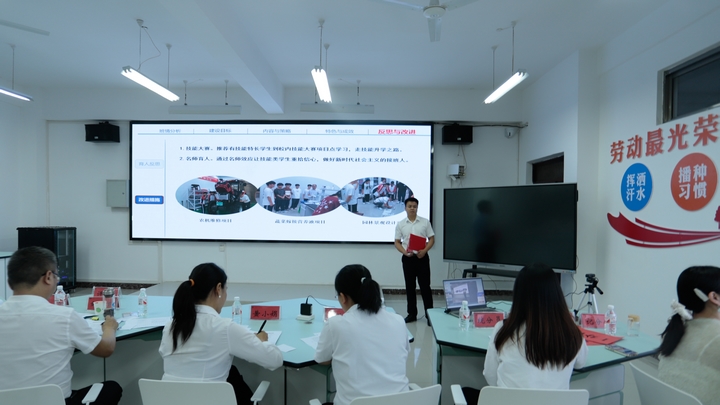 指导职校教师参加班主任能力大赛.jpg