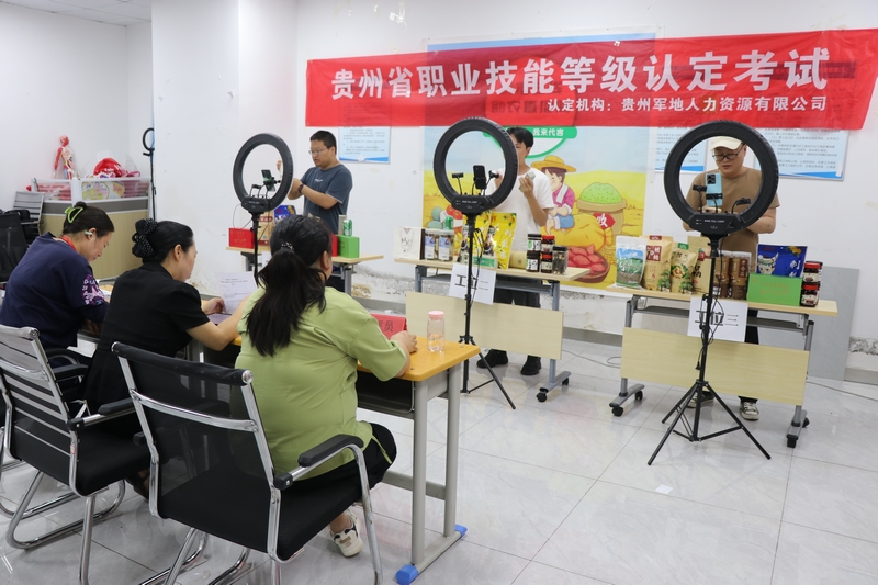 七星關區零工市場互聯網營銷師實操考試現場。劉娟攝