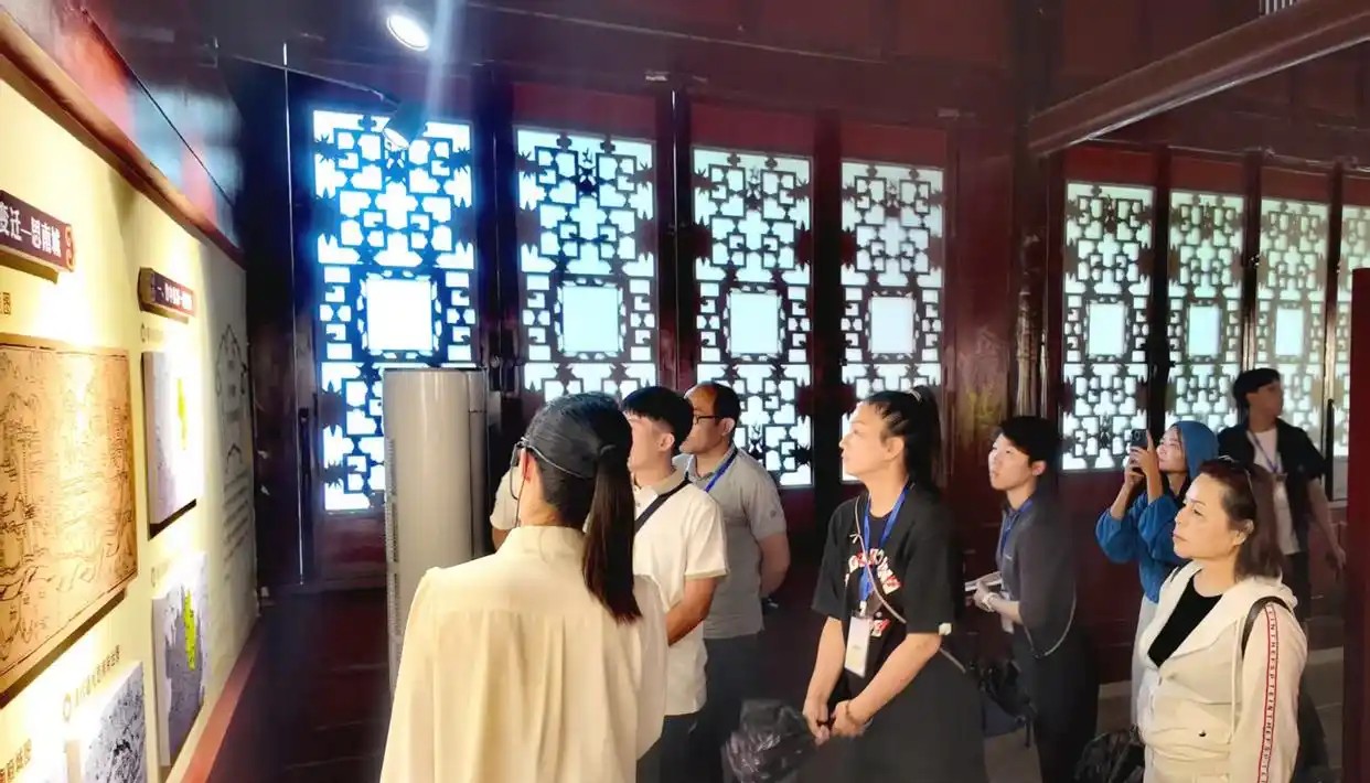 两岸媒体代表进贵州铜仁。