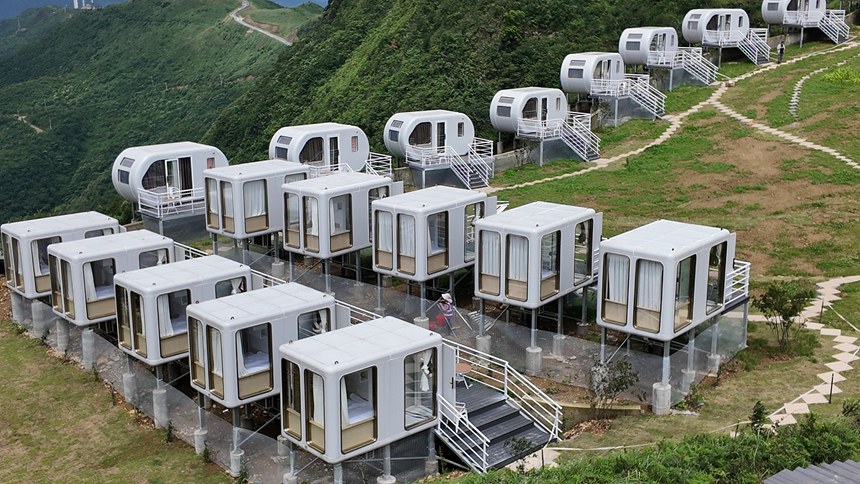 玉簪花云海景区今年新增的特色“微民宿”——太空舱住宿项目。胡凤至摄