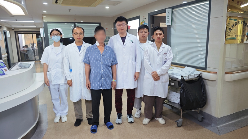 术后第8天，患者顺利出院。
