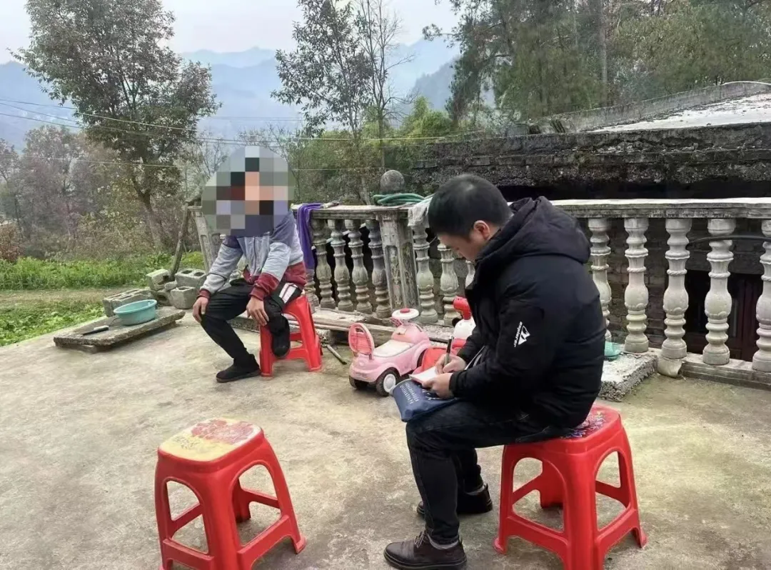 上门走访社矫对象了解最新情况。