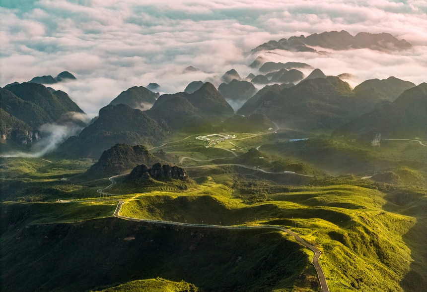 7月6日拍摄的贵州省毕节市赫章县阿西里西大草原。廖恩来摄