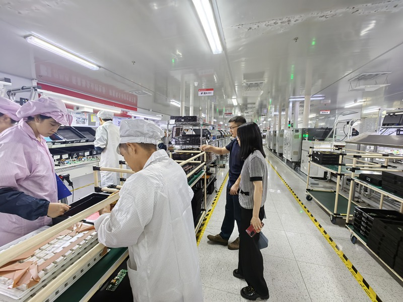 图为该公司新上线生产线工作场景。