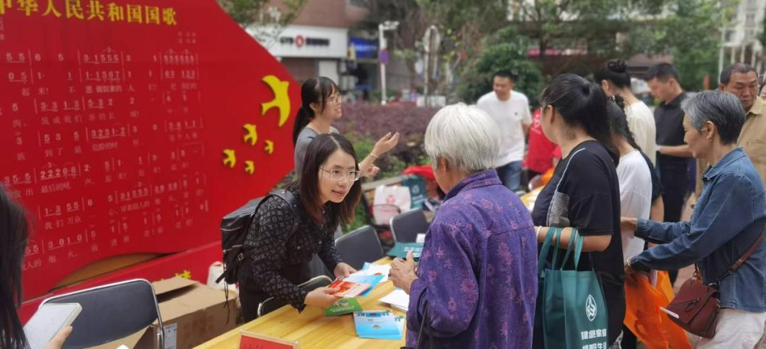 南明区举办巾帼普法基层行活动。