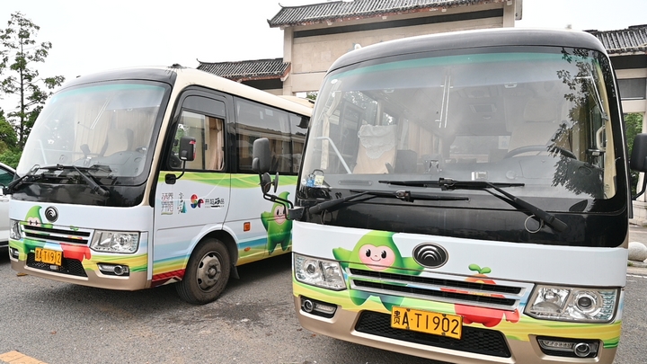 开阳旅游专线车.JPG