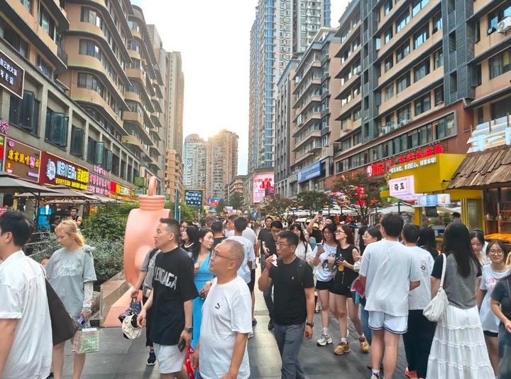 南明旅游市场“热辣滚烫”.jpg