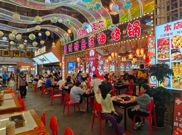 南明旅游市场“热辣滚烫”.jpg