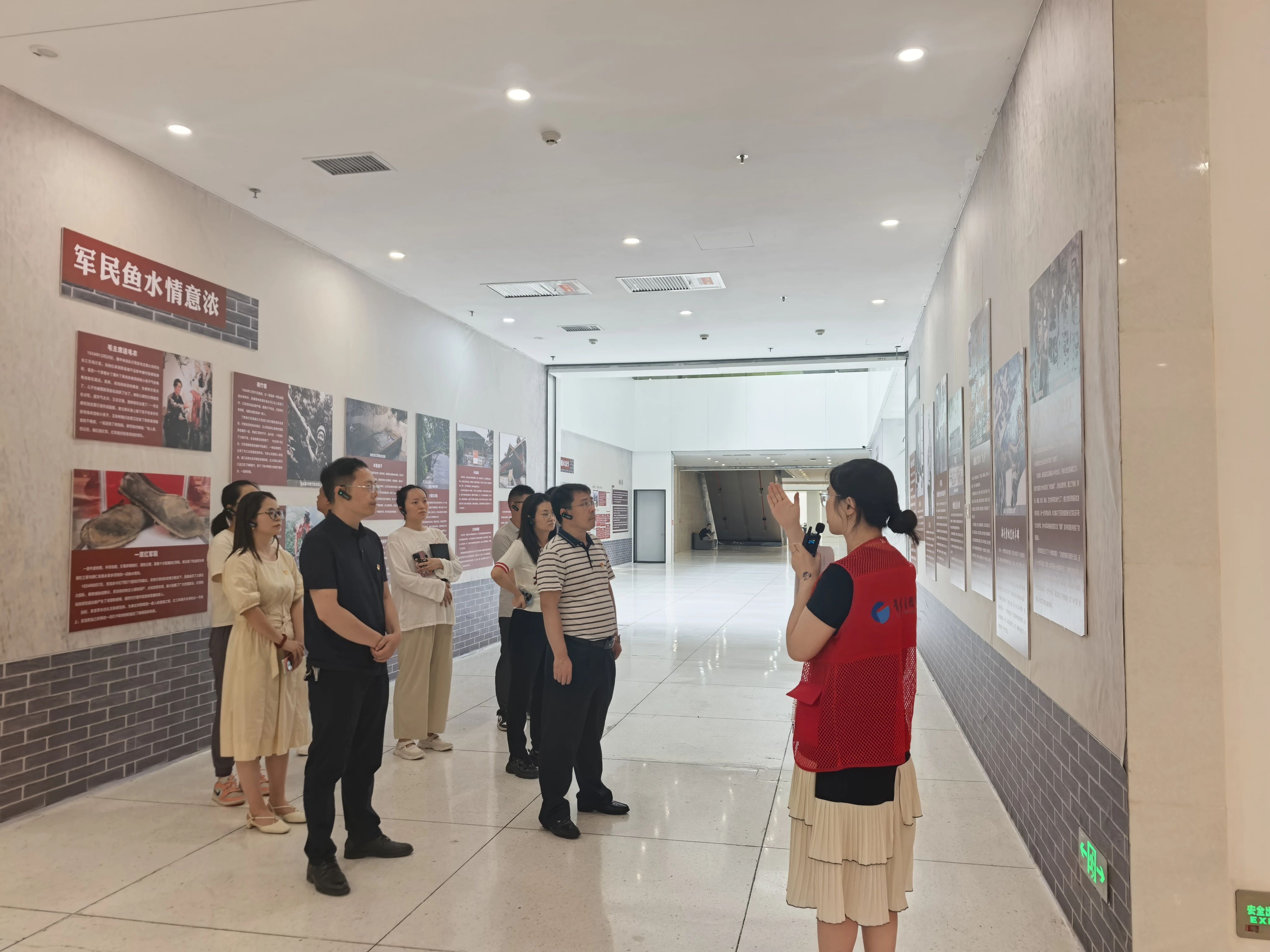 贵阳综保区两党支部联合开展廉洁主题党日活动.