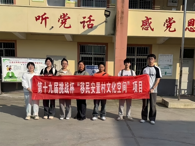 “文化种子”团队在贵阳市花溪区罗依新寨调研。