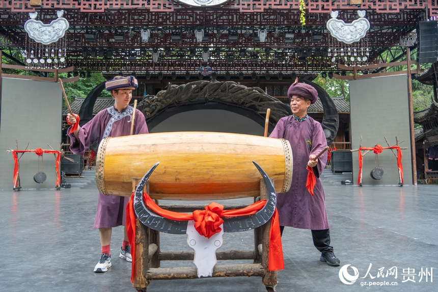 欧洲音乐人与当地音乐人进行音乐交流。人民网 阳茜摄