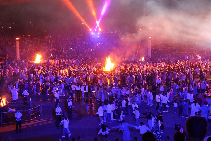 相约火红未来！六盘水市水城区7月18日开启2025年“火把季”盛宴。