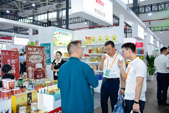 乡村振兴消费帮扶馆中国铁建展区