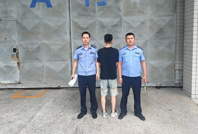 张某某已依法移交福建警方。