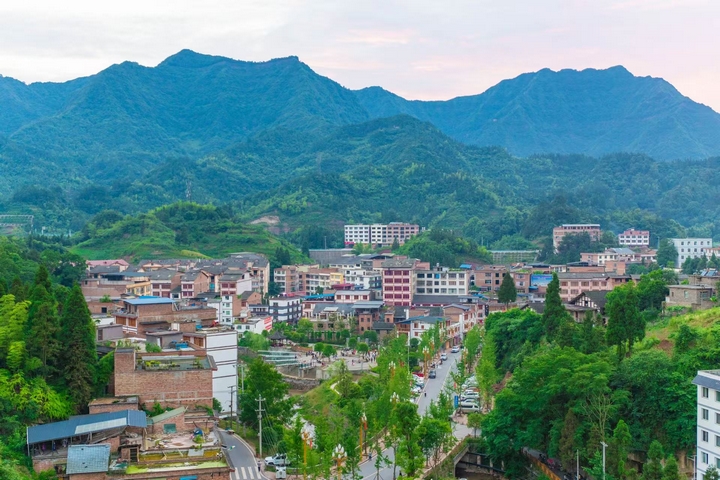 寨坝镇集镇全景。习水县融媒体中心供图.jpg