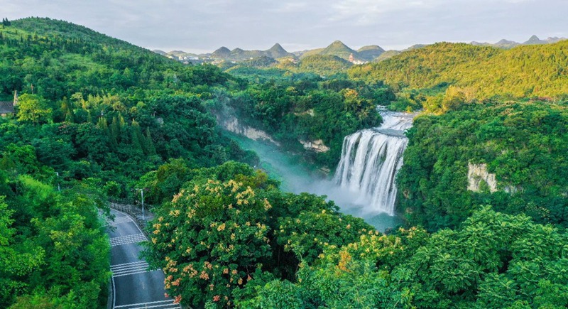 图为黄果树景区。