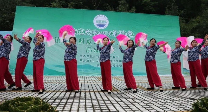 “村晚”活动现场。