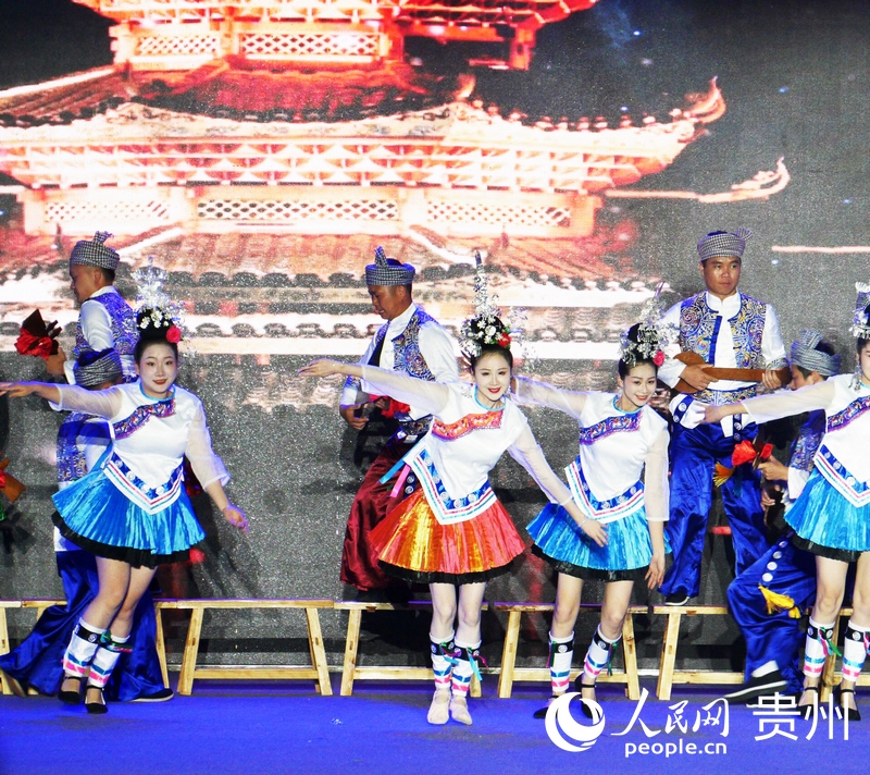 文艺汇演。才华卓玛摄