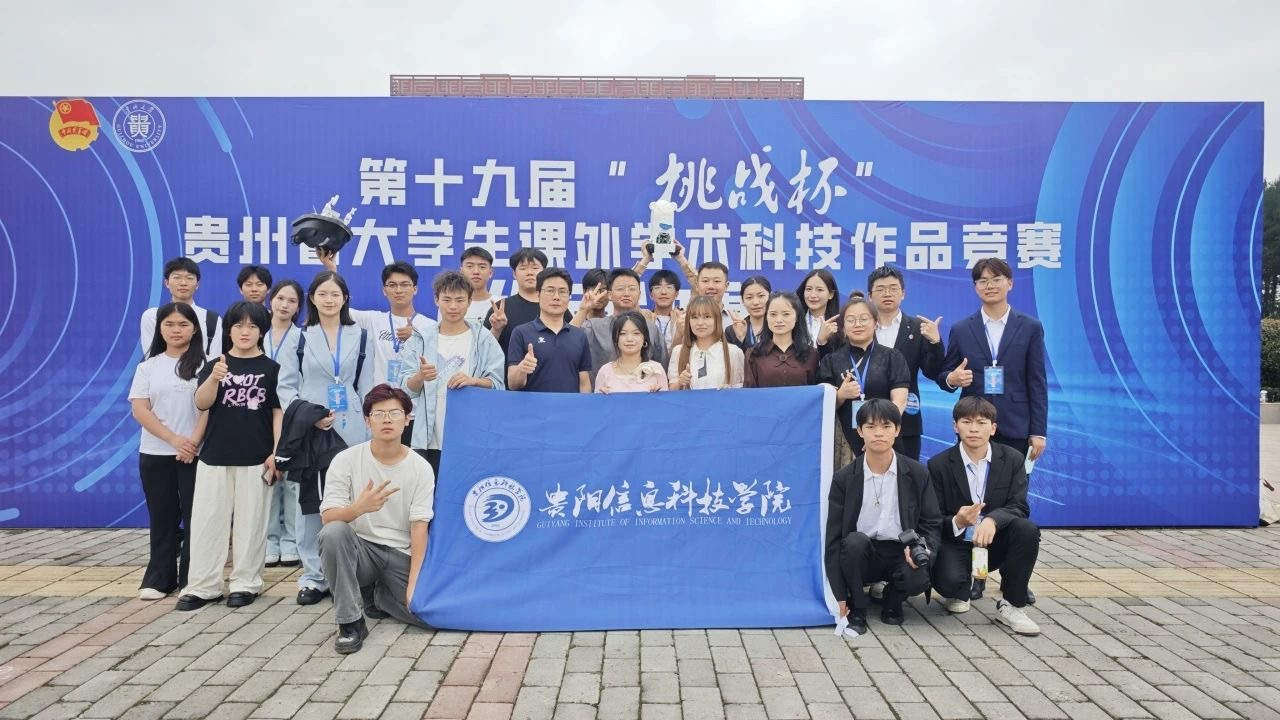 图为学科竞赛比赛现场。