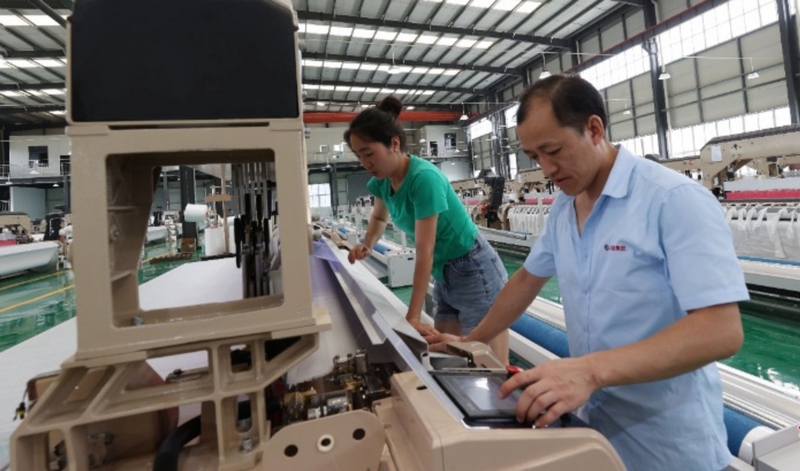 毕节纺织“研产销一体化”项目一期建成投产。