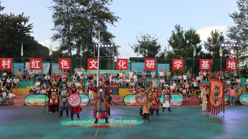 “村ba”球王爭霸賽開幕表演。吳竹彧攝