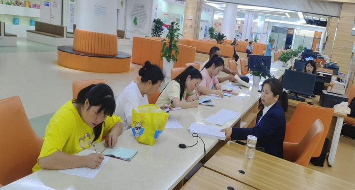 家长填写随迁子女申请入学积分表.jpg