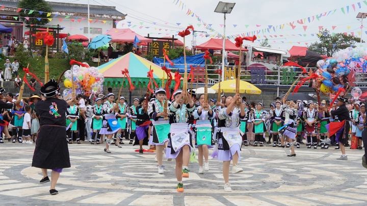 会亲节现场的节目表演。