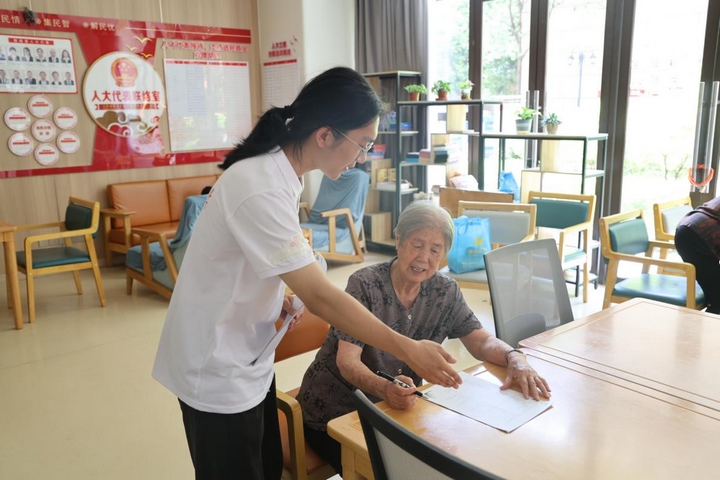 貴州大學“延枝”志願服務隊在都勻市幸福社區開展調研.jpg