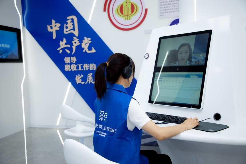 志願者代表體驗征納互動服務“問辦協同”功能，實現訴求問題快速響應。