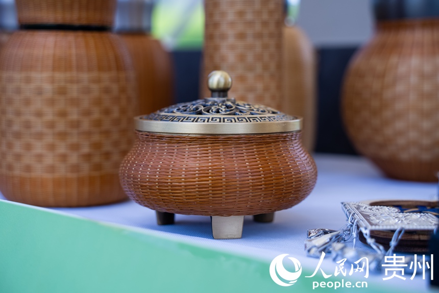13 现场展出的竹编手工艺品。人民网记者 涂敏 摄