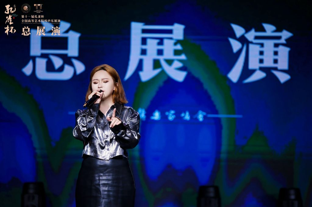 凯里学院教师在第十一届“孔雀杯”声乐展演中斩获双金。