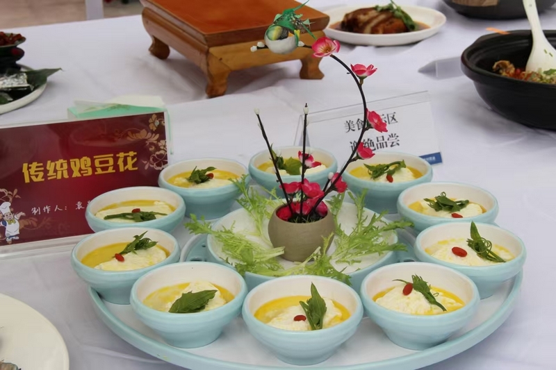 美食。