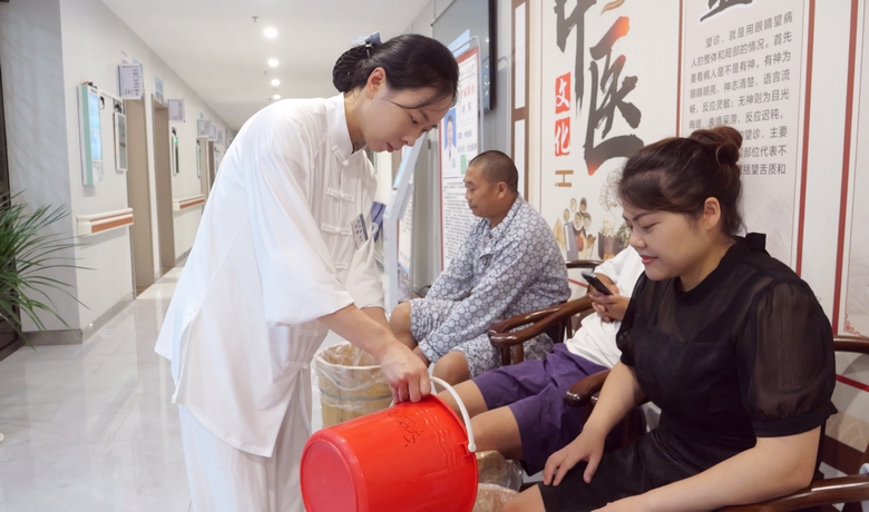 贵州松桃：中医理疗受热捧
