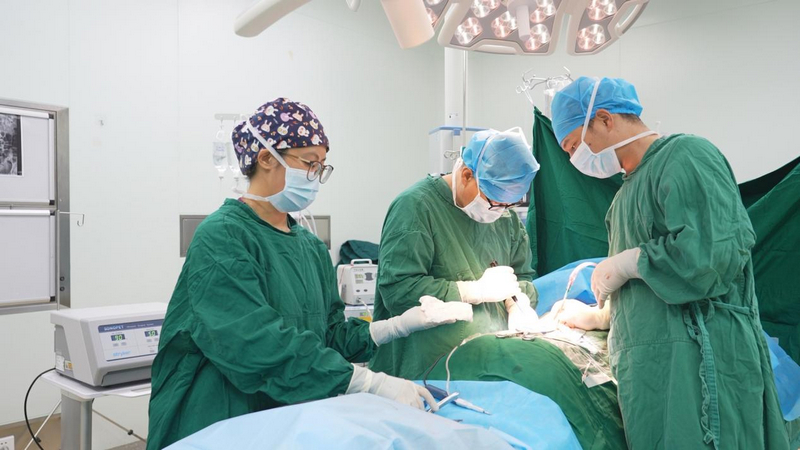 省级区域医疗中心——广州医科大学附属第一医院安顺医院为患者实施手术