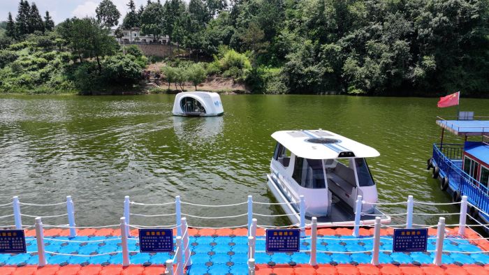 无人驾驶智能游船解锁百花湖新玩法。.jpg