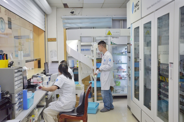 乌当区医共体总院成立药学门诊  摄影：刘琳.jpg