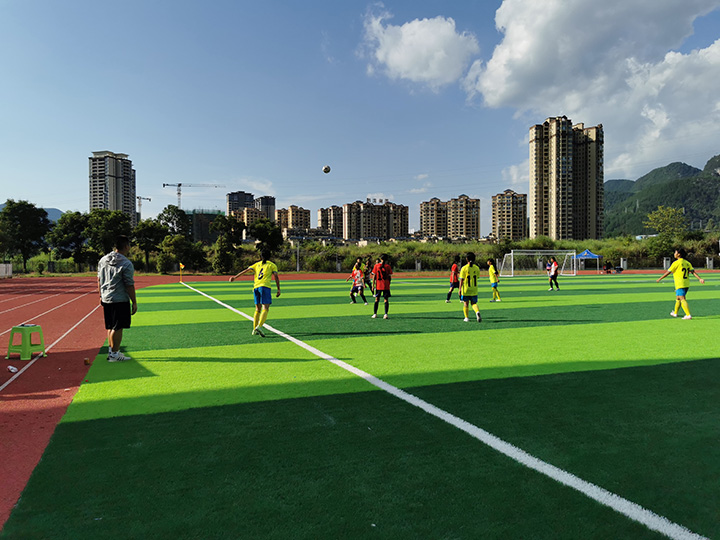 铜仁市第五届运动会竞技体育组“石阡泉都矿泉水杯”足球比赛女子乙组圆满结束。