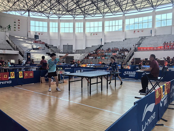 7月30日 铜仁市第五届运动会竞技体育组乒乓球比赛现场。