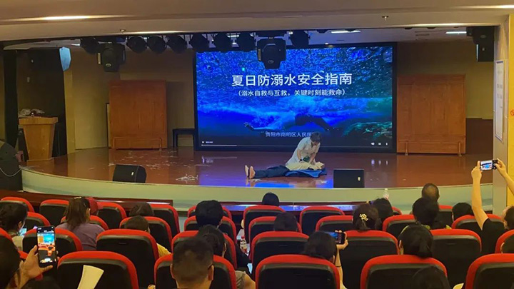 南明区开展防溺水应急救援培训 筑牢安全防线。
