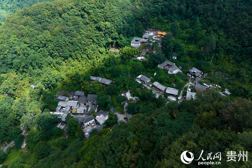 航拍贵州安顺云峰屯堡。人民网记者 涂敏摄