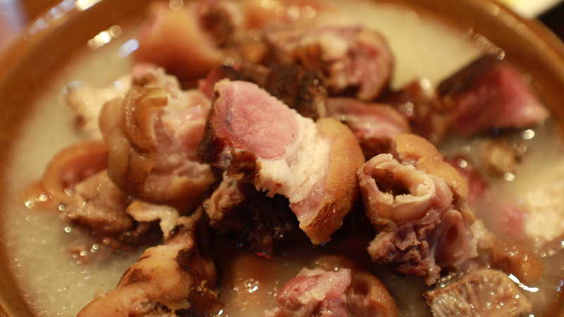 特色美食腊猪脚。